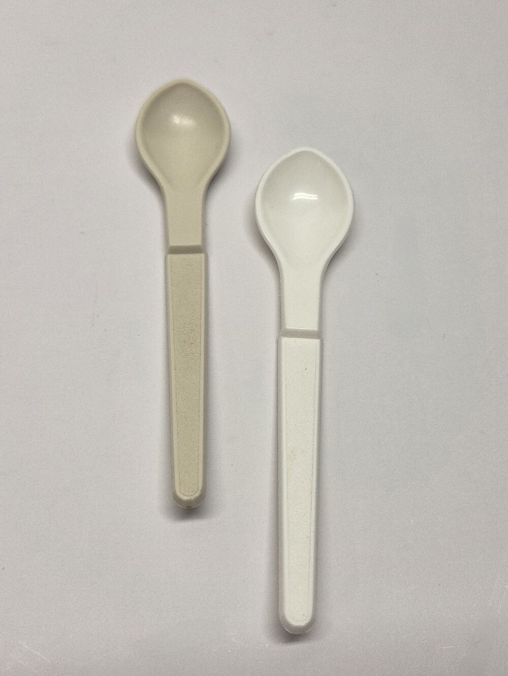 Lot Of 2 Tupperware Hang On Spoons Vintage Almond & White Vintage Made In USA